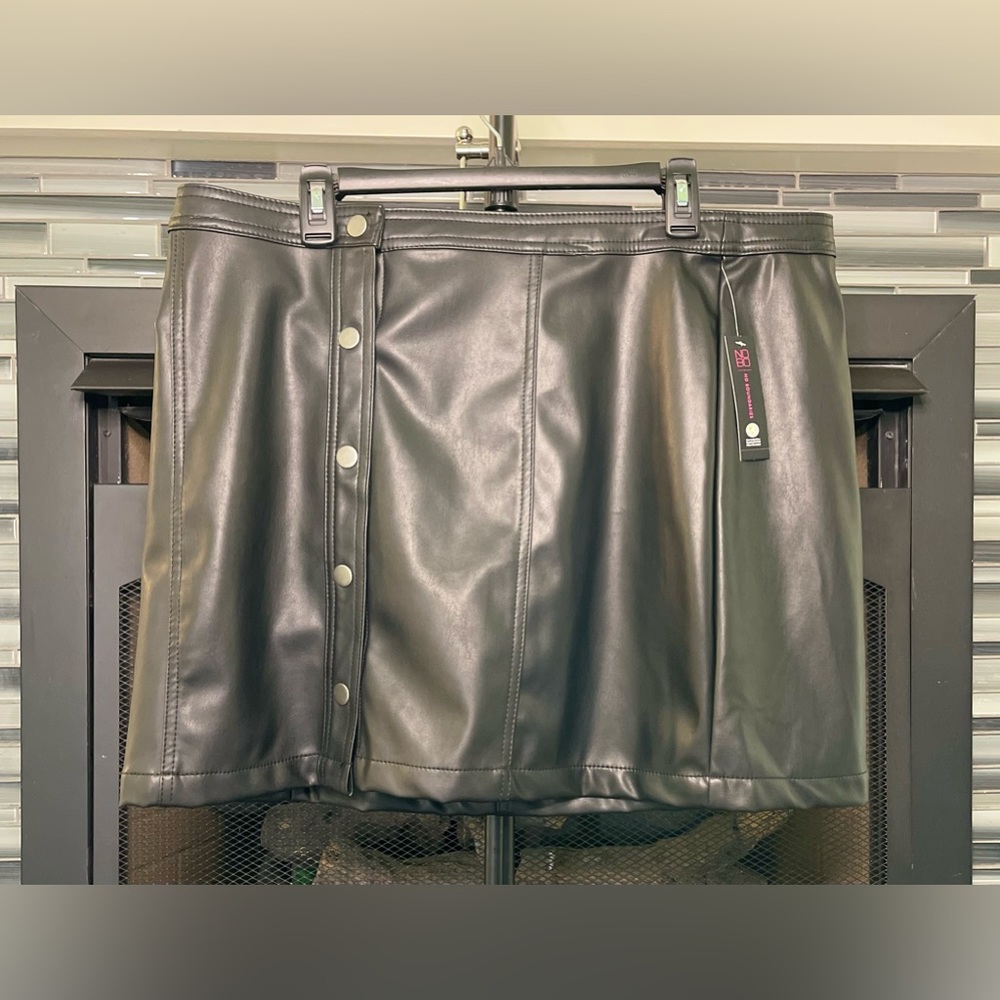NOBO Plus Size Black Snap Front Pleather Skirt - 3XL / XXXL